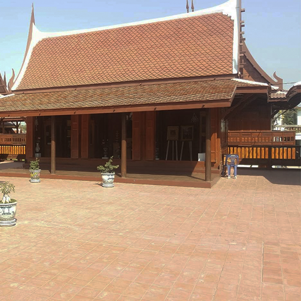 กระเบื้องดินเผา กับ พื้นบ้านทางเดินสำหรับผู้สูงอายุ