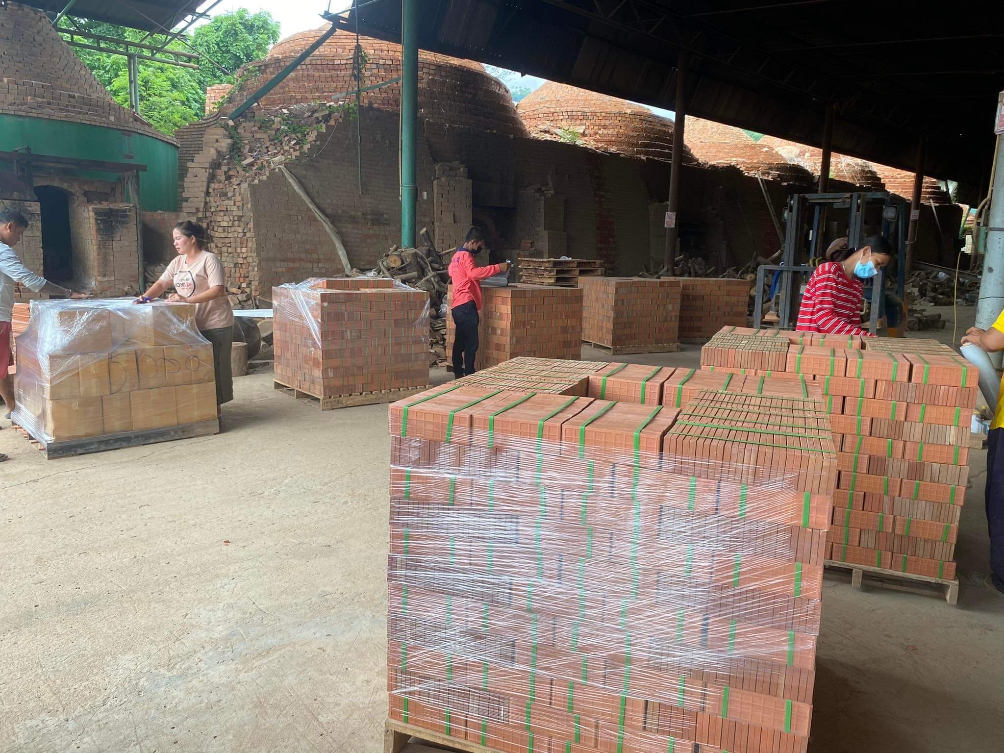 กระเบื้องดินเผาส่งลูกค้าจากอยุธยา