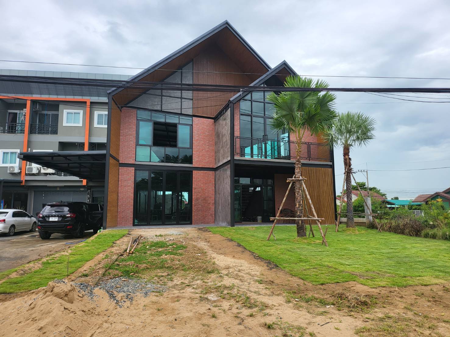 งานบ้าน จ.นครสวรรค์ กระเบื้องดินเผาแปะผนังสไตล์ลอฟ์ท